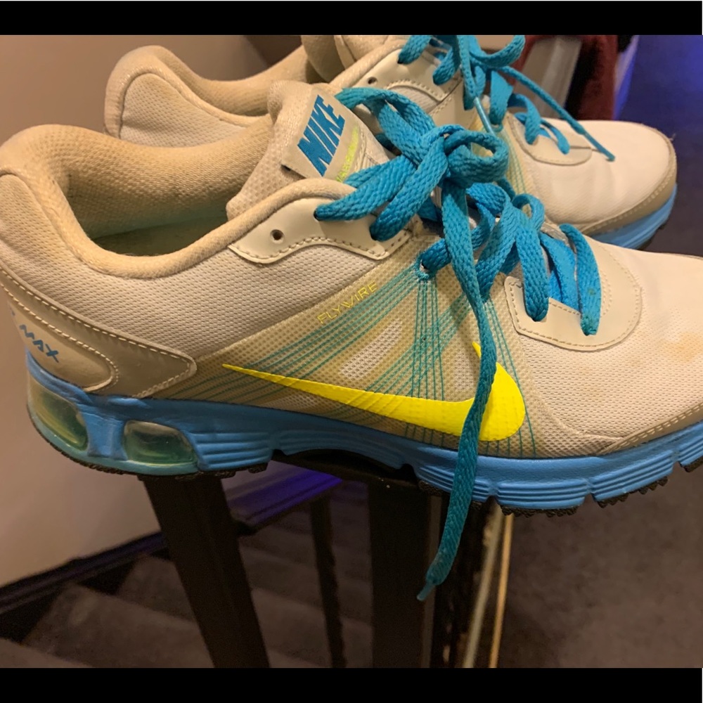 Kids 6.5 air max (fits a woman’s size 8)